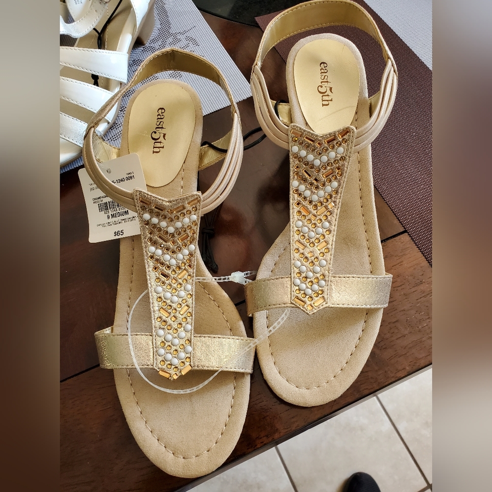Woman sz. 9 Sandals NEW